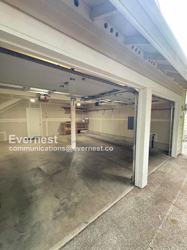 Building Photo - 8833 NE 178th St