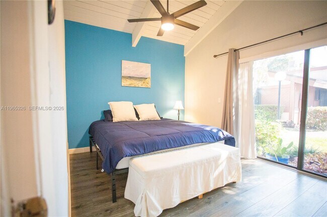 Building Photo - 523 Leslie Dr