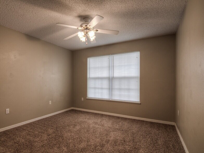 Building Photo - 4231 Stonefield Dr