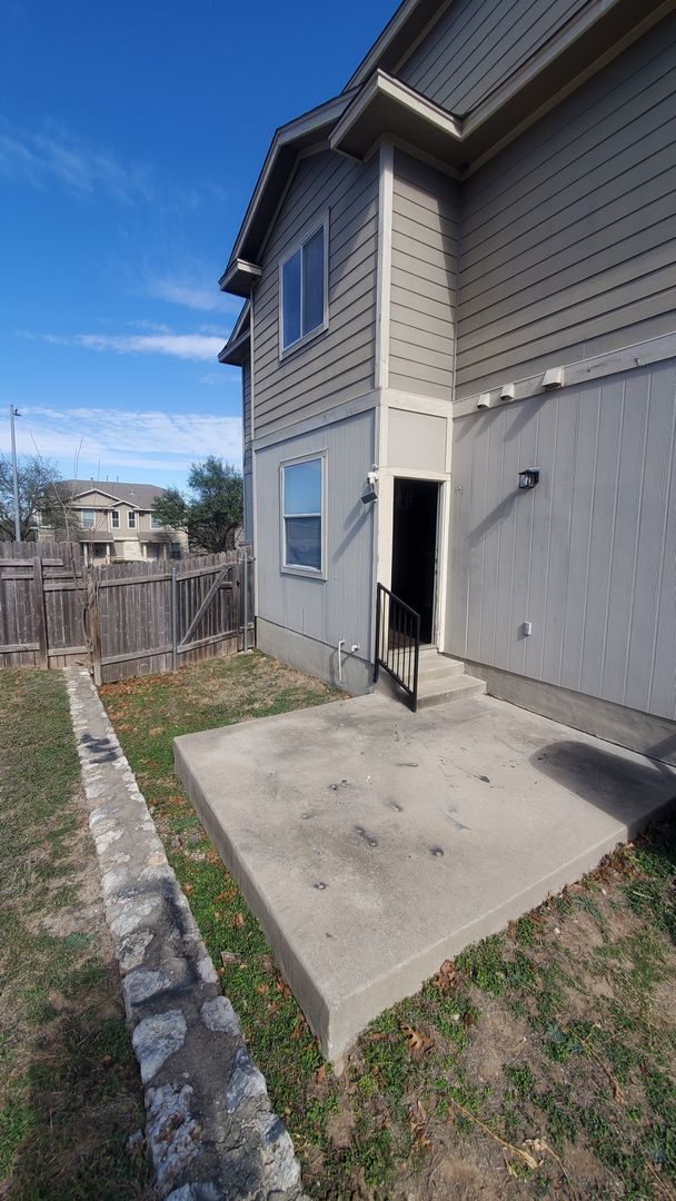 Building Photo - 14001 Cambourne Dr