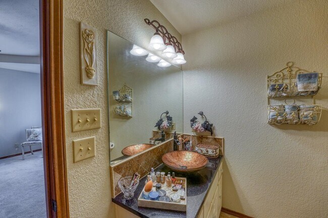 Building Photo - 603 Sunray