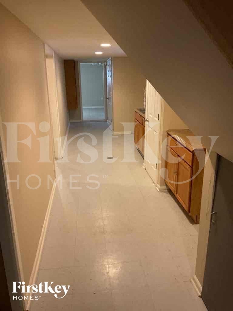 Building Photo - 8725 S Luella Ave