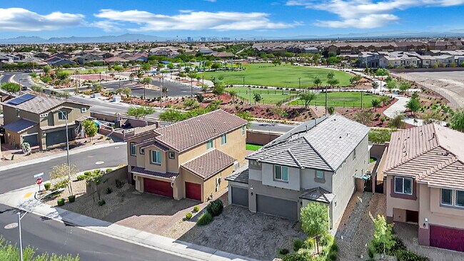Building Photo - Gorgeous 5 Bedroom home!