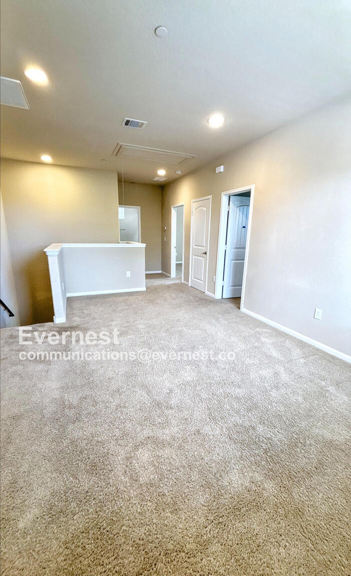Building Photo - 2880 Donnell Dr