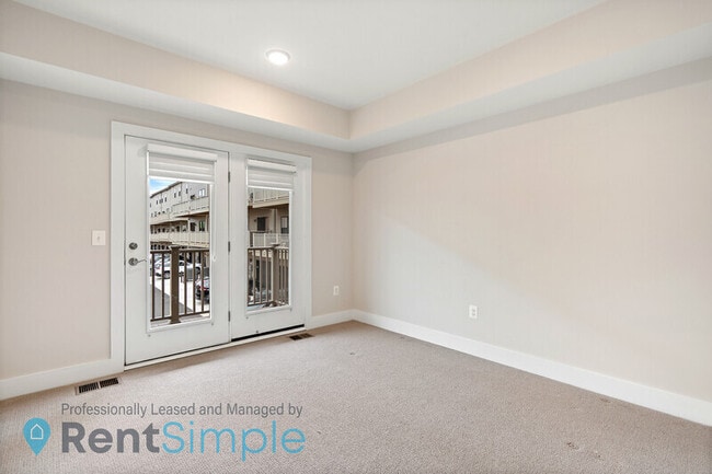 Building Photo - 44798 Tiverton Sq