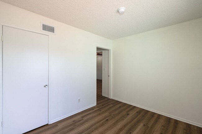 Building Photo - 173 W Elfin Green