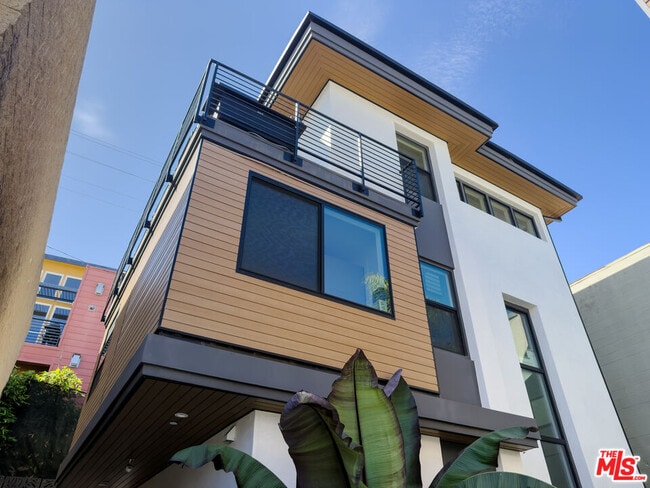 Building Photo - 13354 Beach Ave