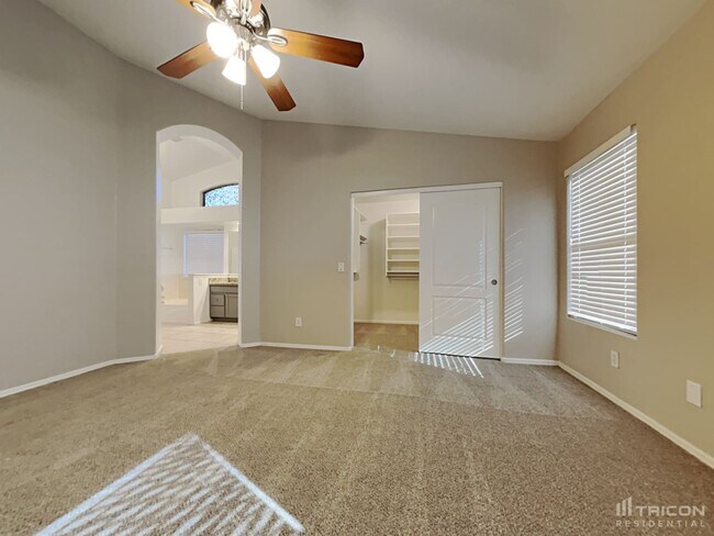 Building Photo - 1805 N 127th Dr