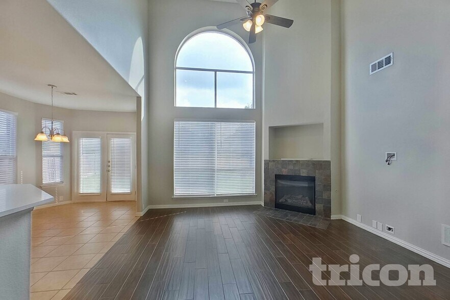 Building Photo - 2811 S Serrano