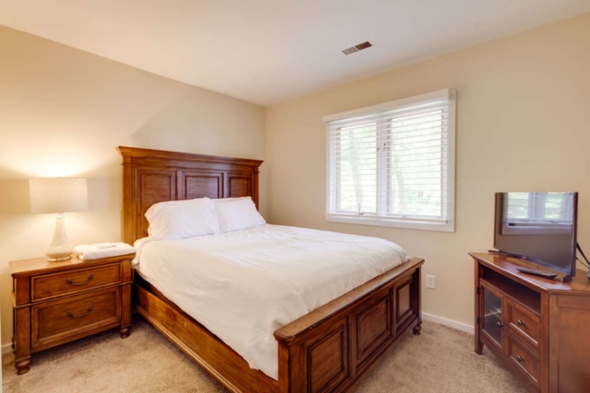 Building Photo - Kerry Lake