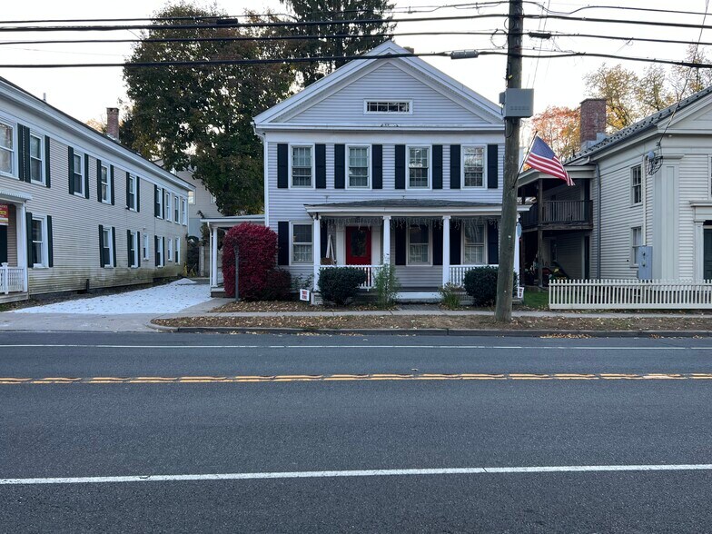 Building Photo - 537 Main St