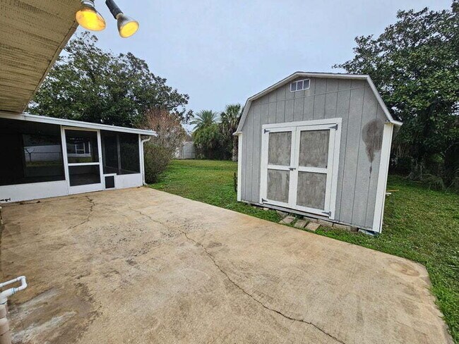 Building Photo - 6527 Pleasant Ave
