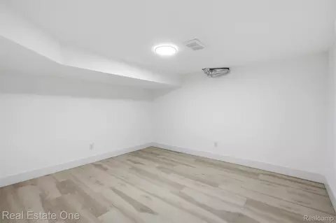 Building Photo - 17 N Midland Dr