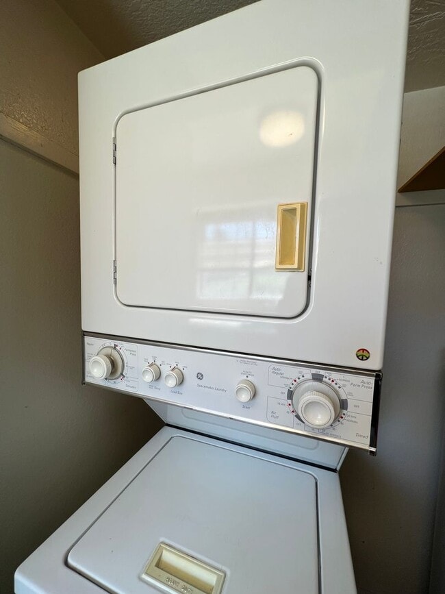 Building Photo - Apply Here www.realty480pm.appfolio.com/listings