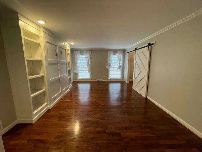 Building Photo - Executive Rental in Horseleg Creek- $3,295