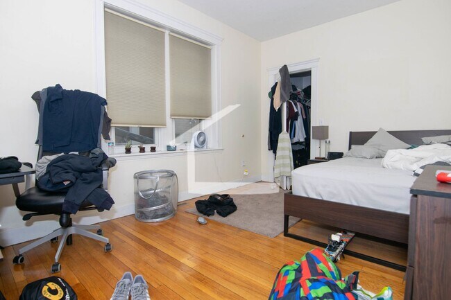 Building Photo - Top-notch and Unique apartment