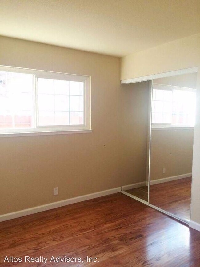 Building Photo - 238 S Park Victoria Dr