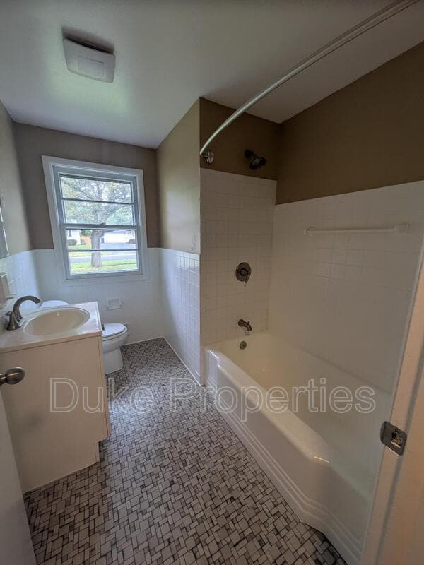 Building Photo - 261 Morrow Dr