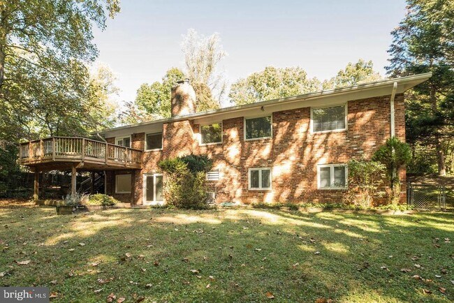 Building Photo - 6710 Persimmon Tree Rd