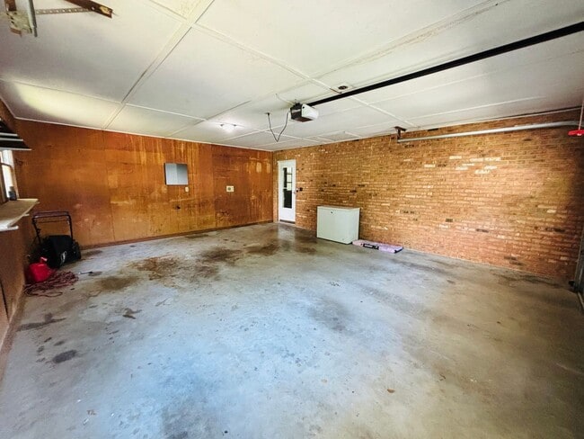 Building Photo - 405 Stonegate Dr