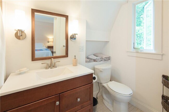 Building Photo - 2 Red Cross Terrace