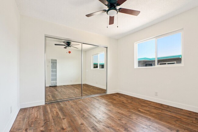 Interior Photo - 1212 W 107th St