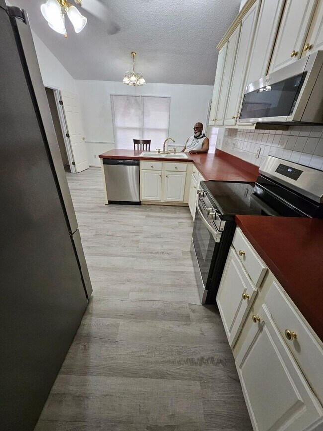 Building Photo - Prince George