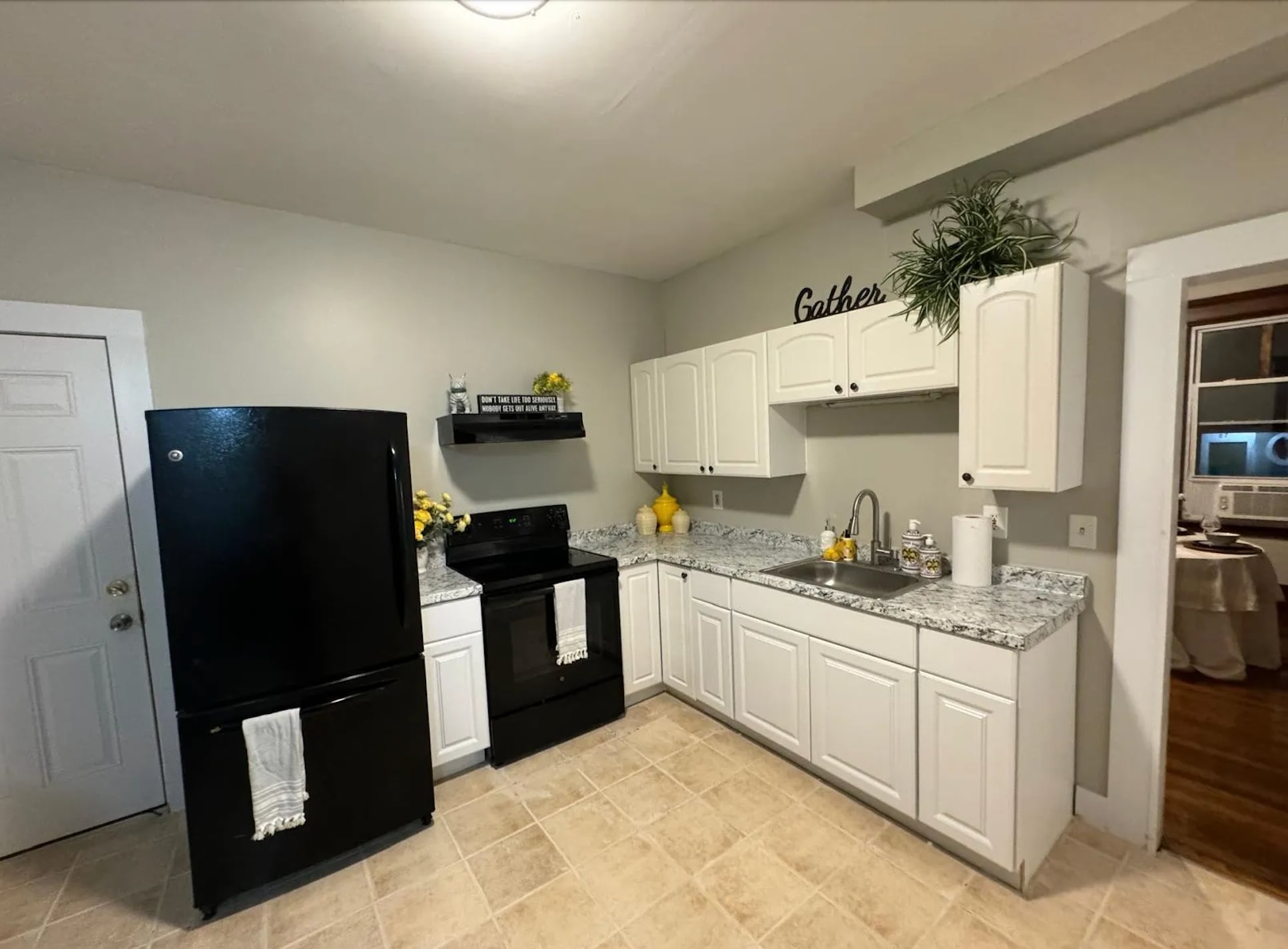 Building Photo - 208 Buckingham St