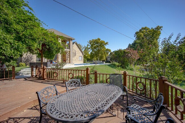 Building Photo - Executive (5) Bed/(4.5) Bath + Study Avail NOW! Must-See Amenities!