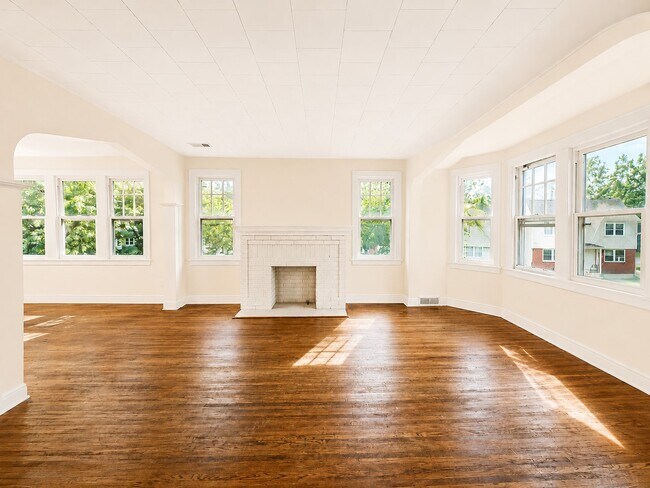 Building Photo - 134 Groveland St