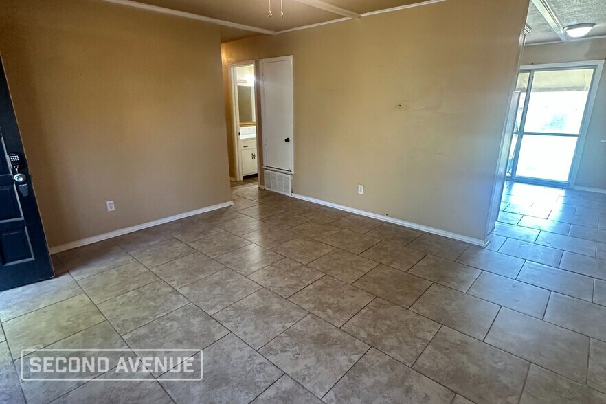 Building Photo - 10913 N McKinley Ave