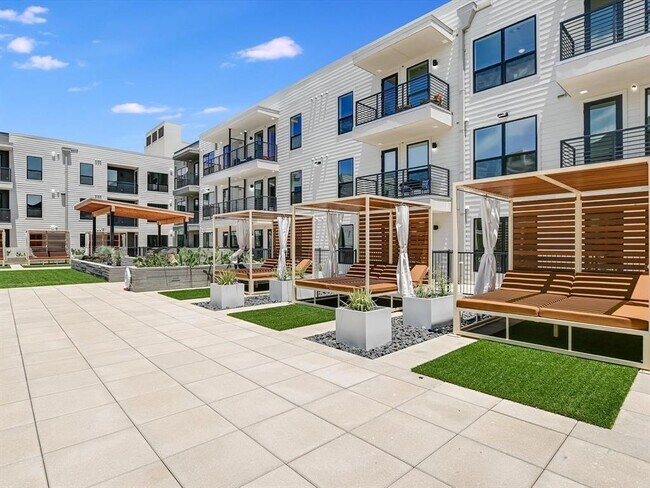 Building Photo - 1701 Simond Ave