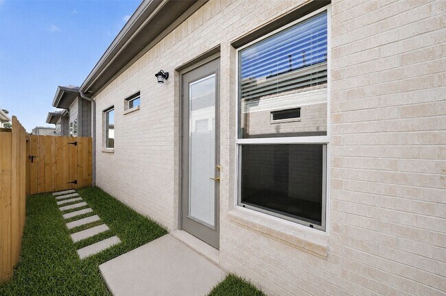 Building Photo - 9627 Champion Heavens Dr