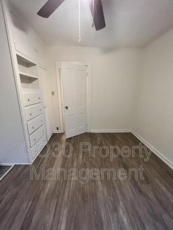 Building Photo - 403 Steel St