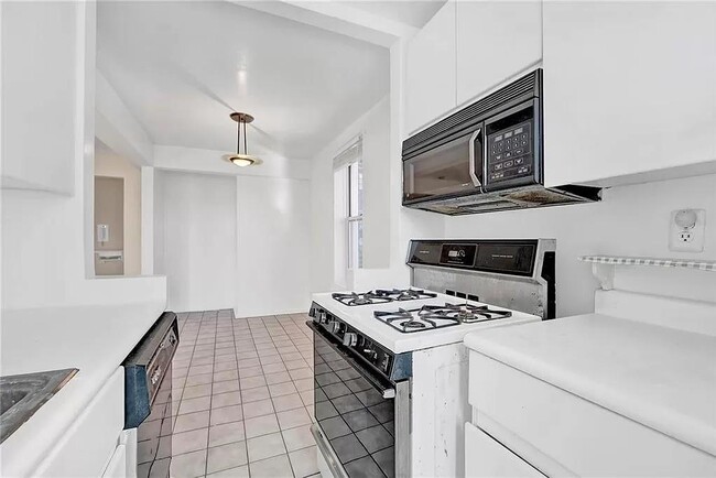 Building Photo - 3165 Nostrand Ave