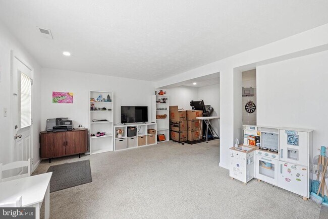 Building Photo - 9280 Pirates Cove