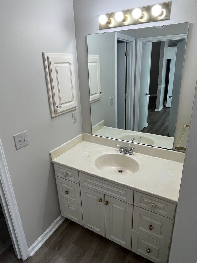 Building Photo - Updated 3 Bed + Loft with Large Garage in ...
