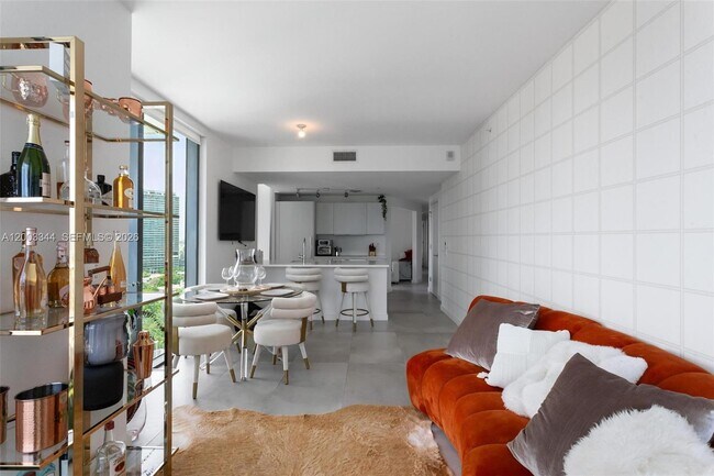 Building Photo - 501 NE 31st St