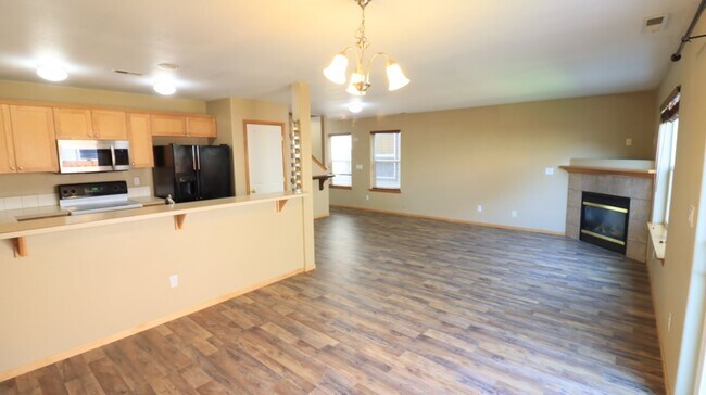 Building Photo - 3/2.5 Townhome in Redmond