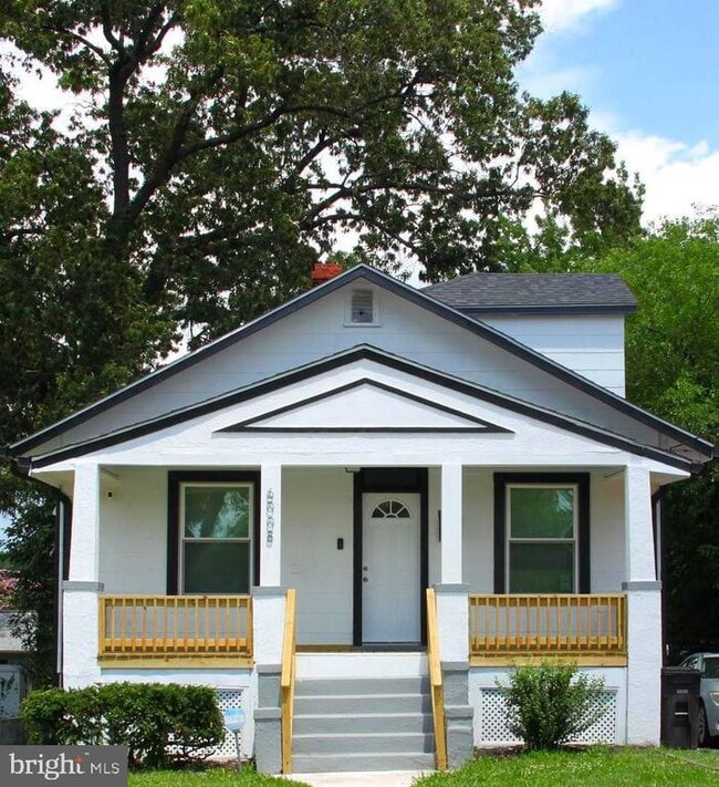 Primary Photo - 6008 Addison Rd
