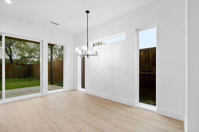 Building Photo - 2812 Guymon St