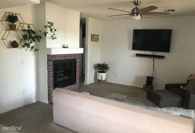 Building Photo - 2 br, 2 bath Condo - 10367 Azuaga st