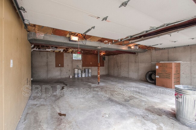 Building Photo - 9024 E 90 Terrace