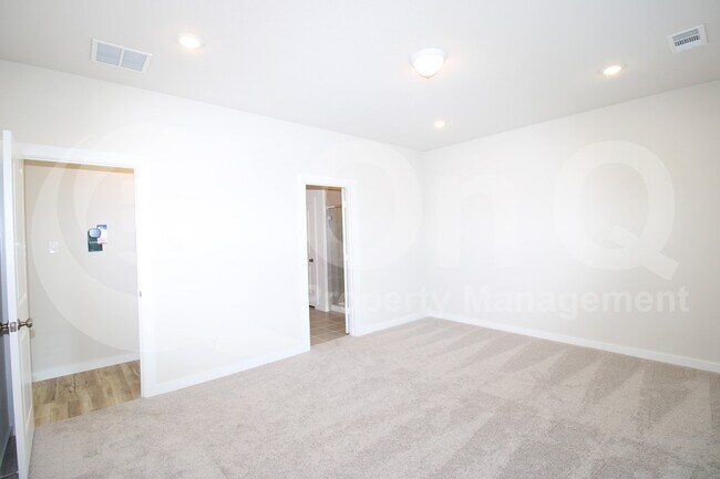 Building Photo - 330 Fire Rock Dr