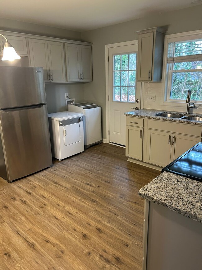 Building Photo - 128 Turner St