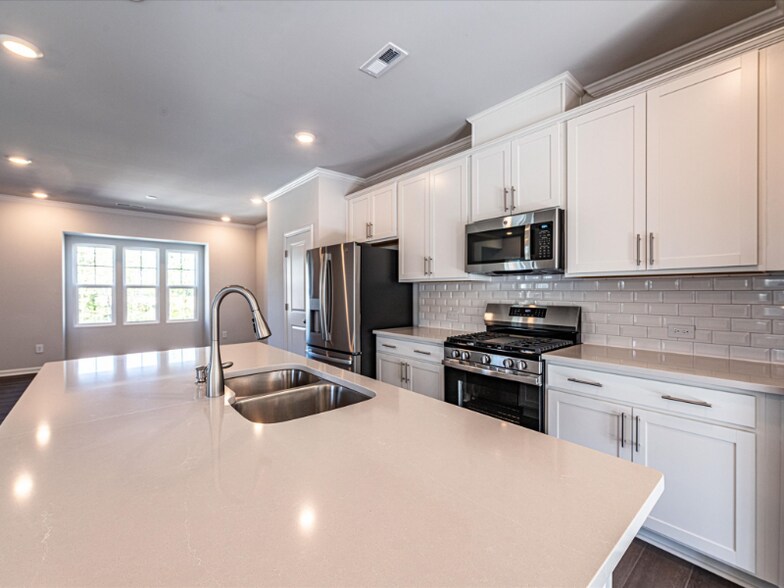 Building Photo - 235 Nahunta Dr