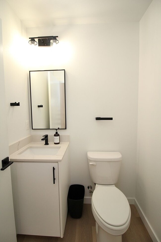 Building Photo - 2516 NE Flanders St