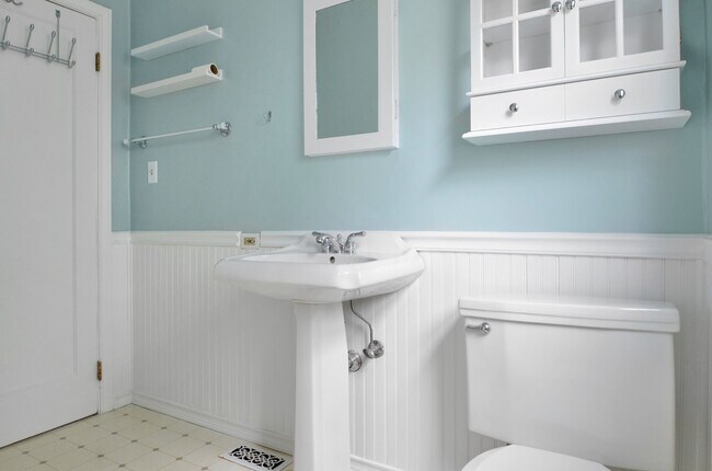 Building Photo - Classic single story house with furnished basement. Near Interurban trails and Jackson Golf course.