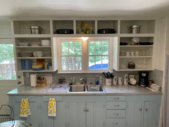 Primary Photo - 1924 S Wiley Ave