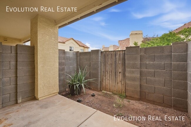 Building Photo - 455 S Mesa Dr